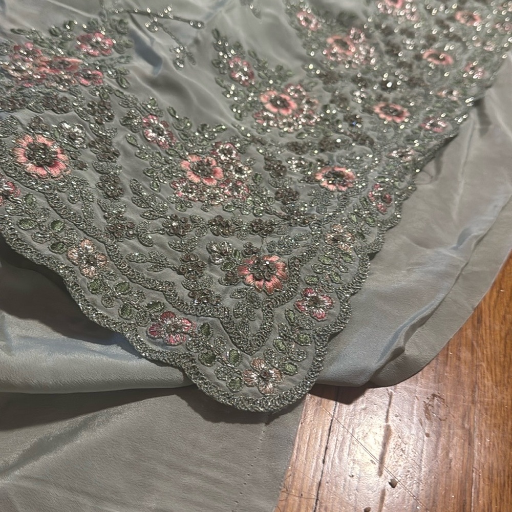 Elegant Floral Embroidered Saree in Green and Pink - Picture 11 of 11